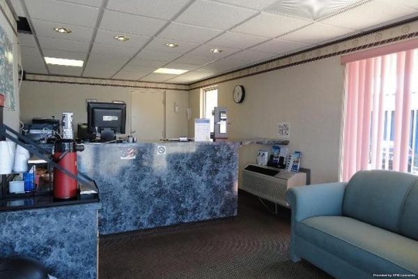 RED CARPET INN AND SUITES DANVILLE (Danville)
